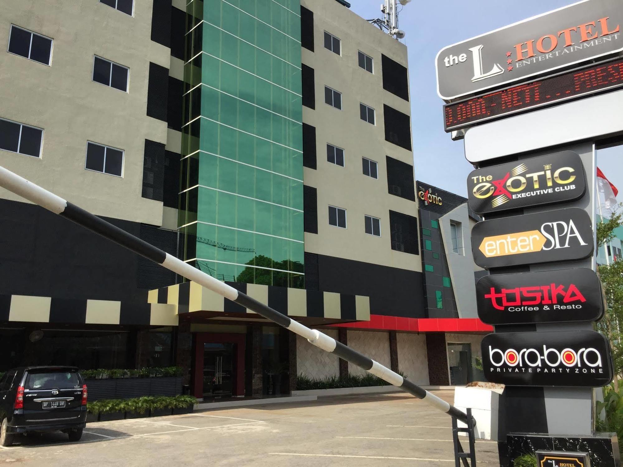 فندق ذي إل إنترتينمينت Batam المظهر الخارجي الصورة