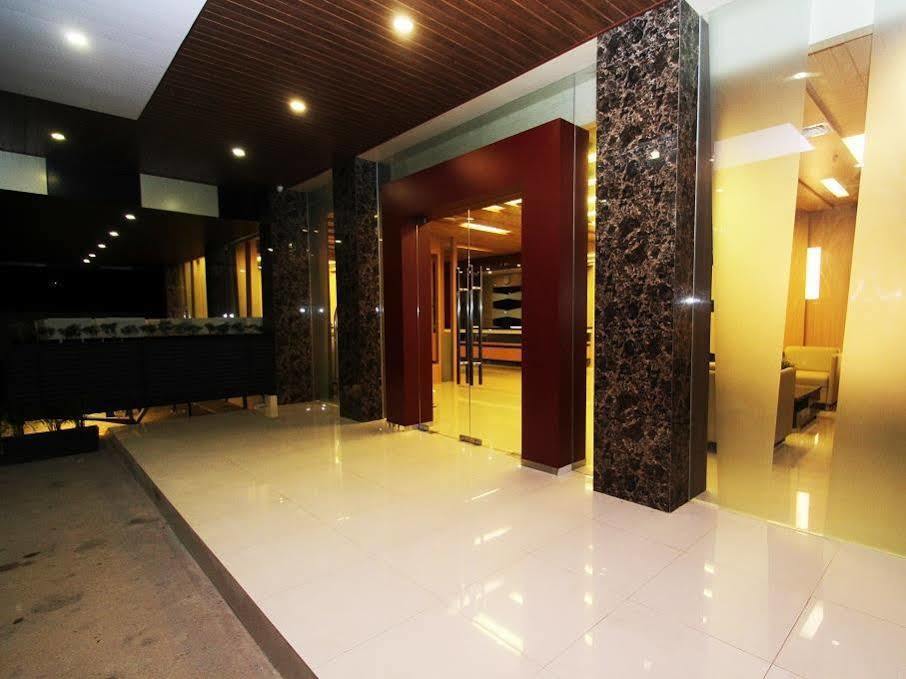 فندق ذي إل إنترتينمينت Batam المظهر الخارجي الصورة